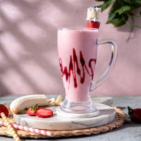 Banana strawberry milk-موز و حلیب و فراوله